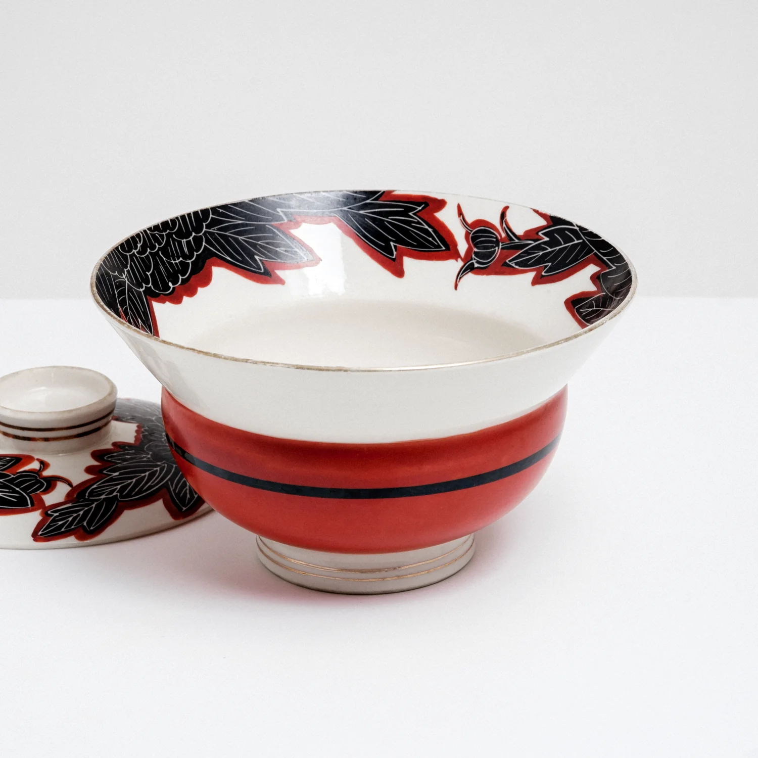 VINTAGE PORCELAIN BLACK PEONY DONBURI LIDDED BOWL - Image 4