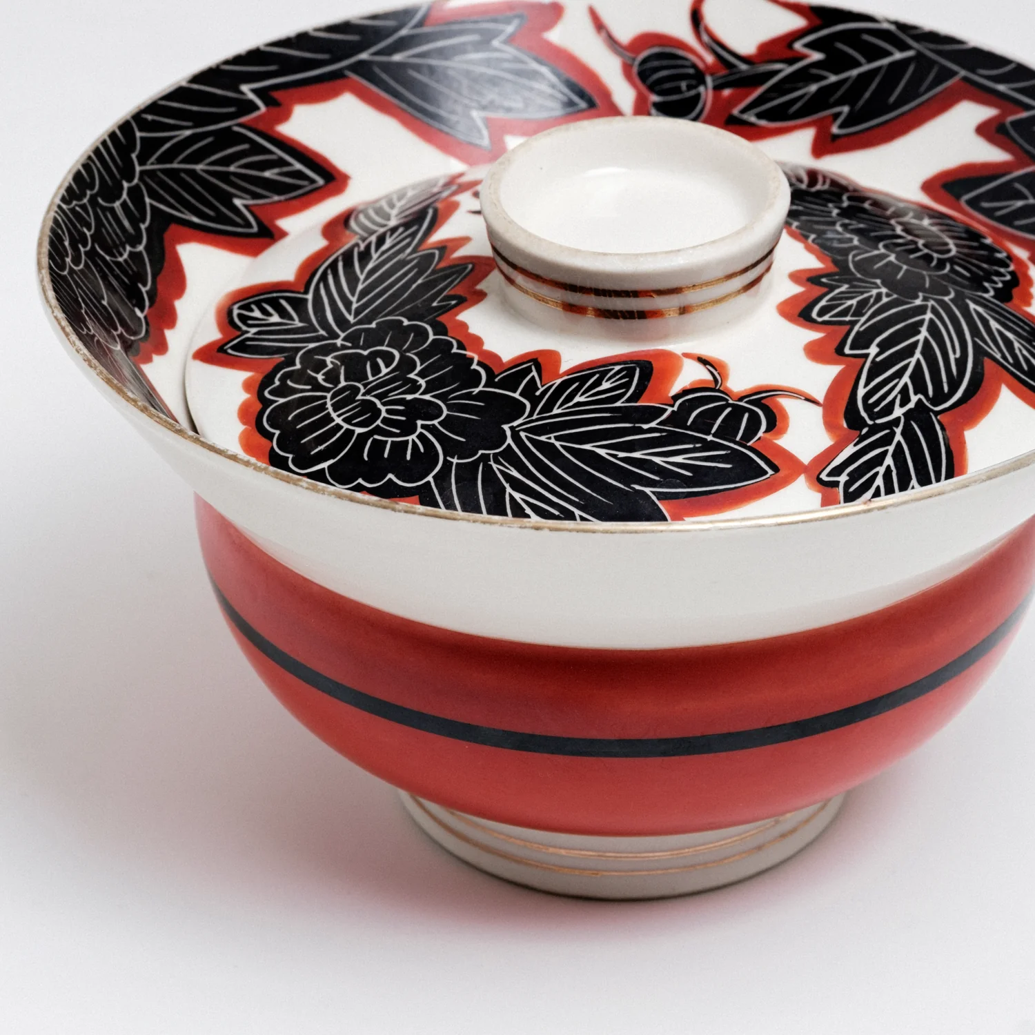 VINTAGE PORCELAIN BLACK PEONY DONBURI LIDDED BOWL - Image 5