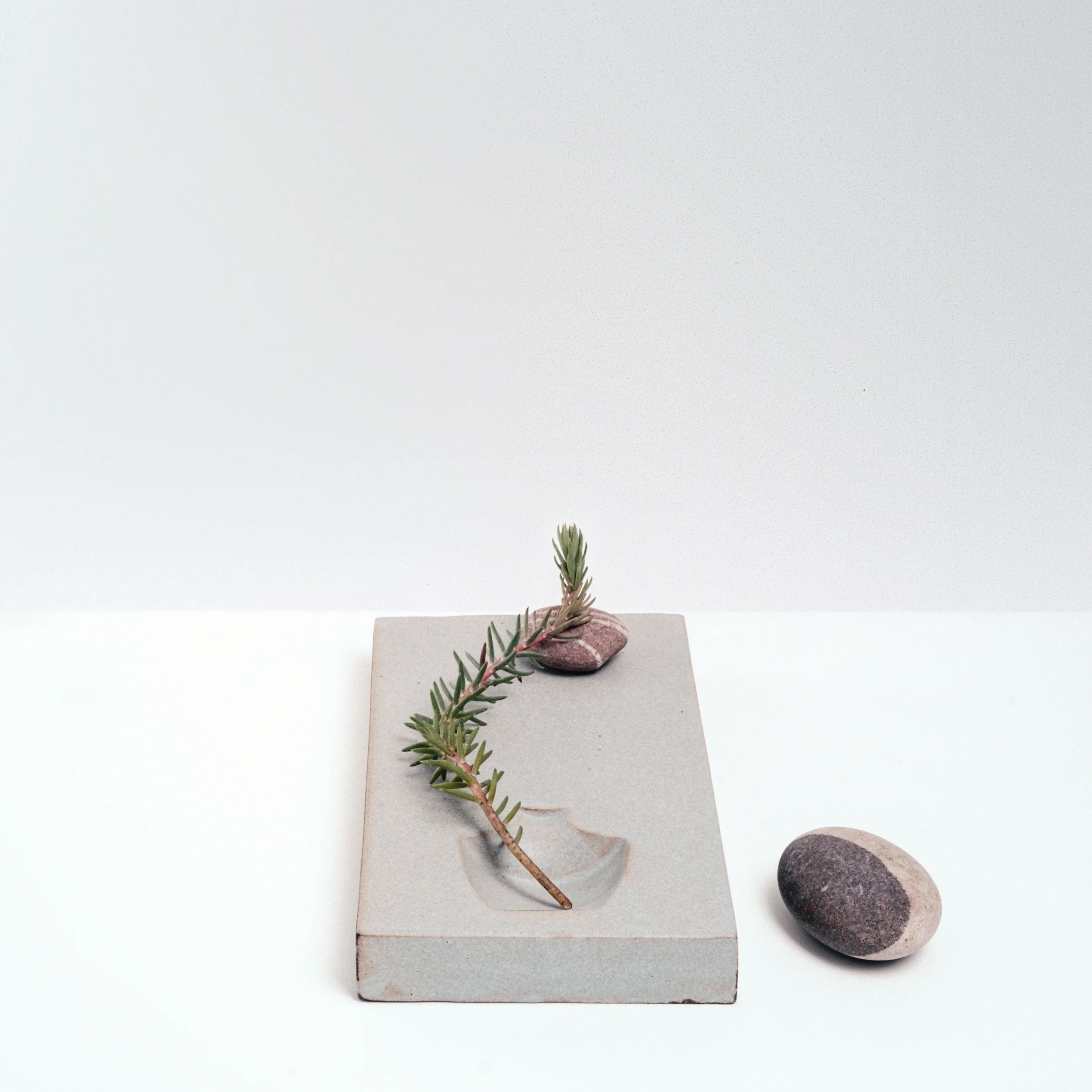 WATANABE THOKI KAKYU FLAT VASE GREY - Image 4